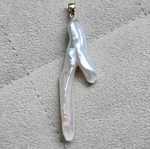 Pearl white branch baroque pendant